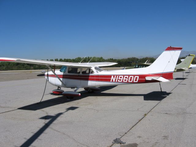 Cessna Skyhawk (N19600) - At Corona Airport