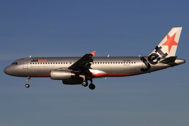 Airbus A320 (VH-VQS)