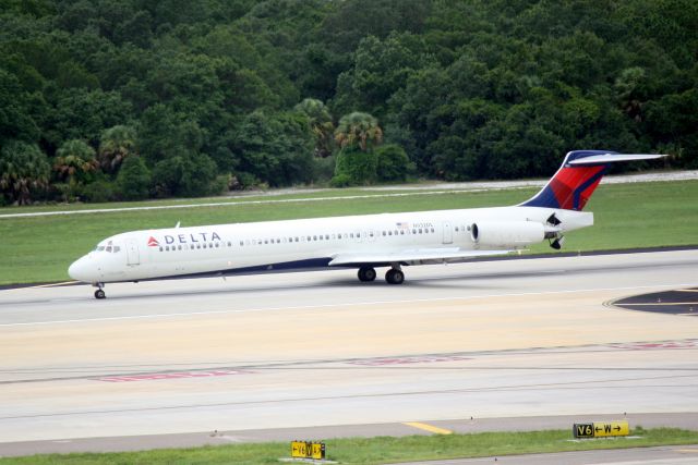 McDonnell Douglas MD-88 (N932DL) - Delta Flight 2245 (N932DL) arrives on Runway 19R at Tampa International Airport following a flight from Laguardia Airport