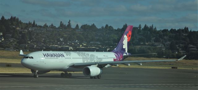 Airbus A330-200 (N391HA)