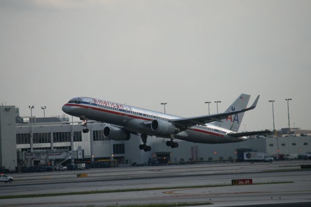 BOEING 767-300 (N684AA)