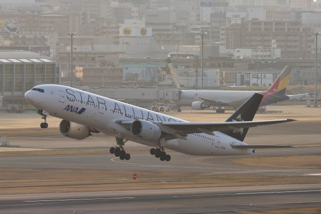 Boeing 777-200 (JA711A)