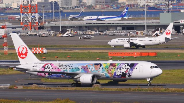 BOEING 767-300 (JA615J)