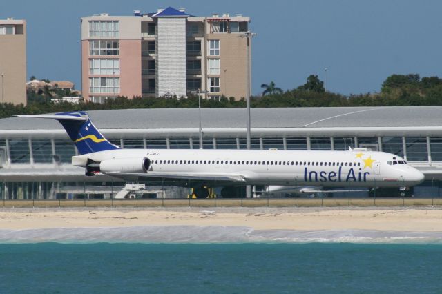 McDonnell Douglas MD-83 (PJ-MDC)