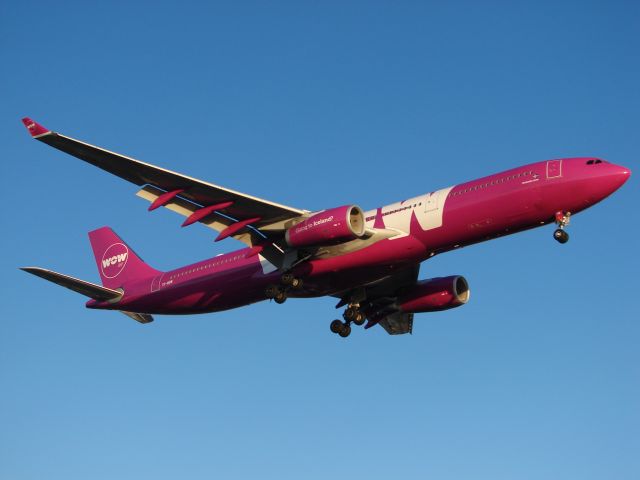 Airbus A330-300 (TF-WOW) - Landing at LAX 24R May 21, 2017 7:18pm from Keflavik Intl (Iceland)