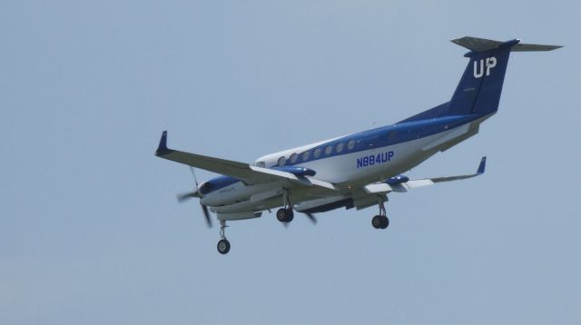 Beechcraft Super King Air 350 (N884UP) - On final is this 2017 Super King Air 350 in the Summer of 2019.