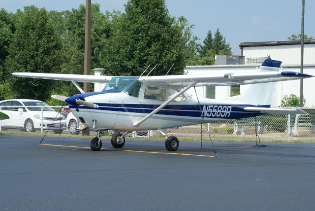 Cessna Skyhawk (N5589R)