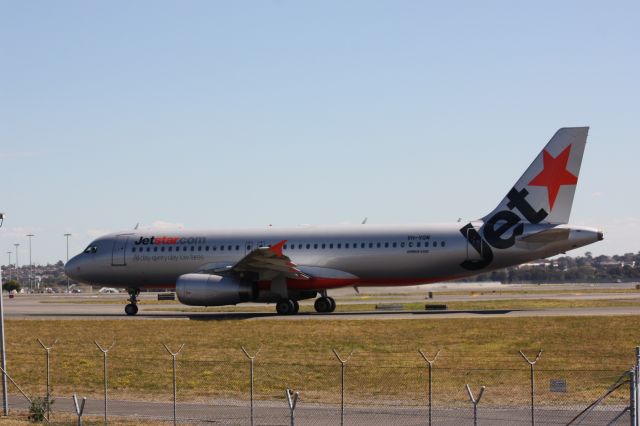 Airbus A320 (VH-VQM)