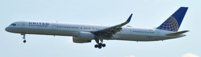 BOEING 757-300 (N73860)