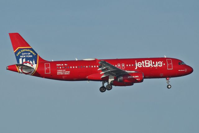 Airbus A320 (N615JB)