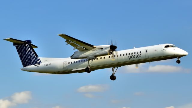 de Havilland Dash 8-400 (C-GLQE)