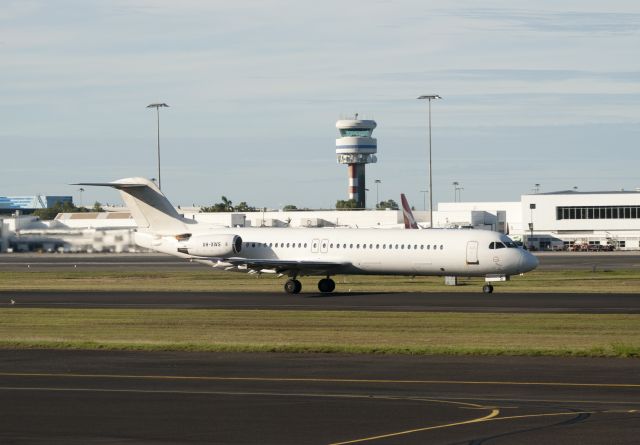 Fokker 100 (VH-XWS)