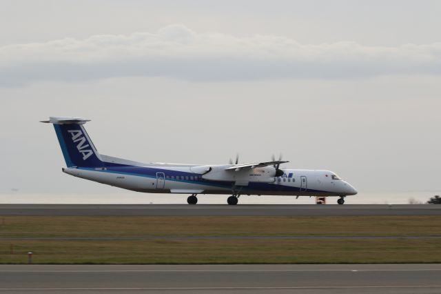 de Havilland Dash 8-400 (JA845A) - 18 November 2015:CTS-HKD.