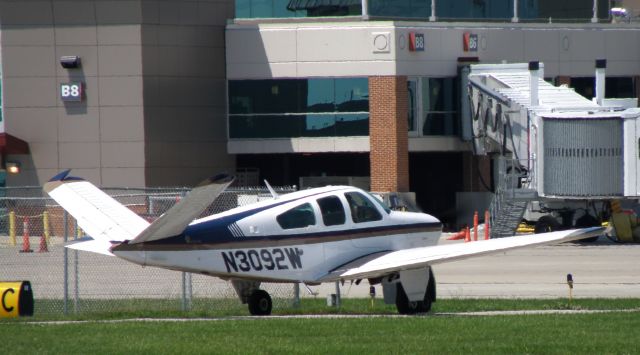 Beechcraft 35 Bonanza (N3092W) - A Bonanza (N3092W) taxis to the active at Bluegrass Airport (KLEX)...