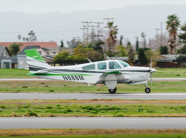 Beechcraft Bonanza (33) (N688M)