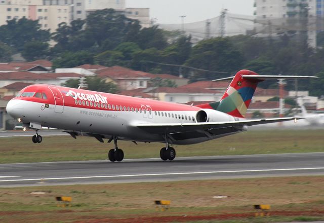 Fokker 100 (PR-OAE)