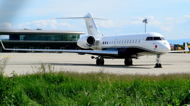 Bombardier Global Express (N711LS) - Bombardier BD-700-1A10 Global 6000  -  Graz, Austria  -  05.21.2016