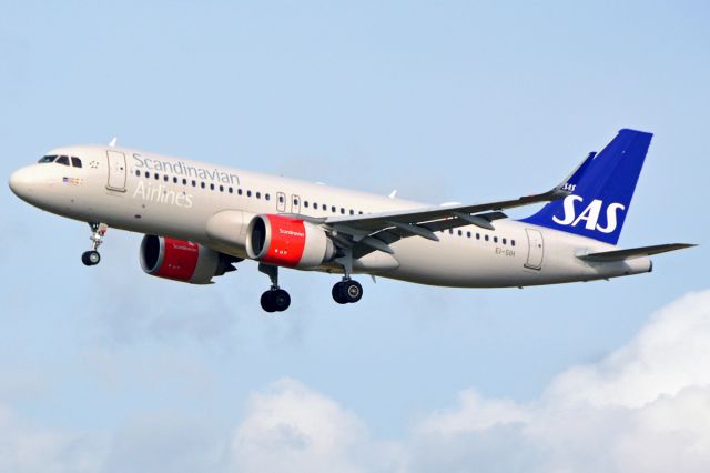 Airbus A320neo (EI-SIH) - Kystvejen RWY22L