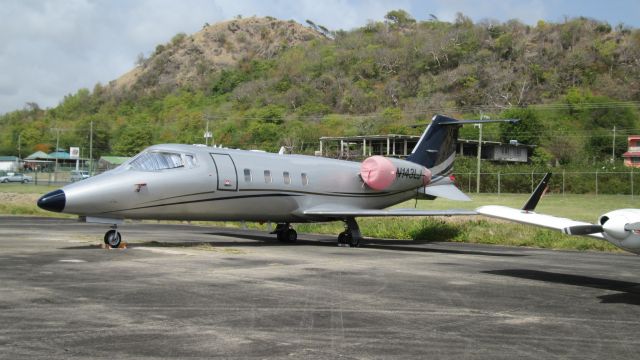 Learjet 55 (N143LJ)