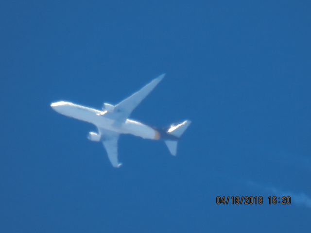 BOEING 767-300 (N323UP)