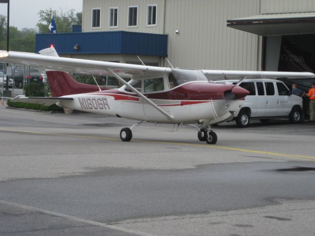 Cessna Skylane (N1806R)