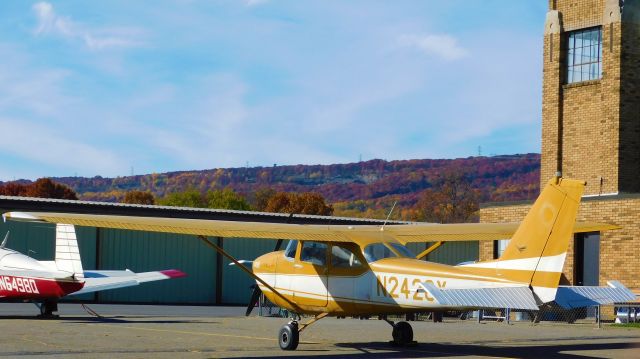 Cessna Skyhawk (N2426Y)