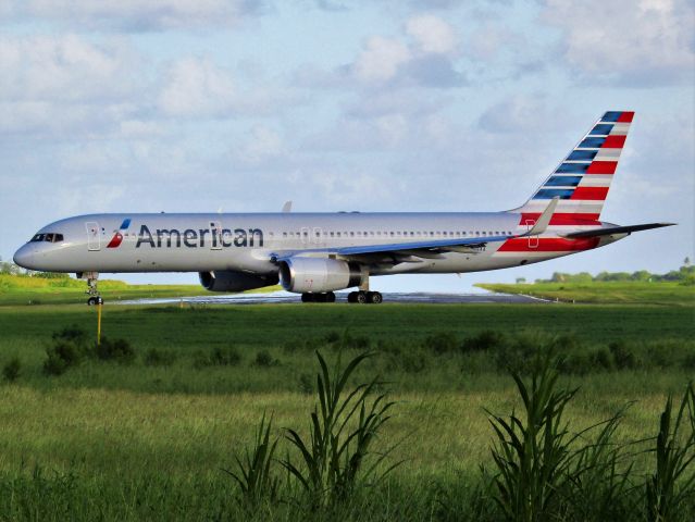 Boeing 757-200 (N194AA)