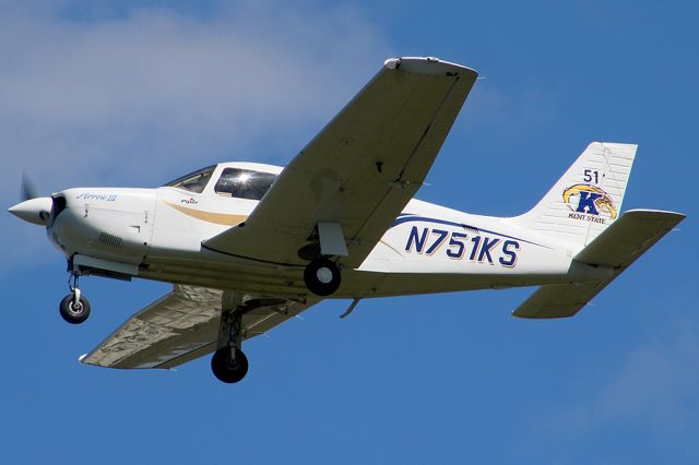 Piper Cherokee Arrow (N751KS)