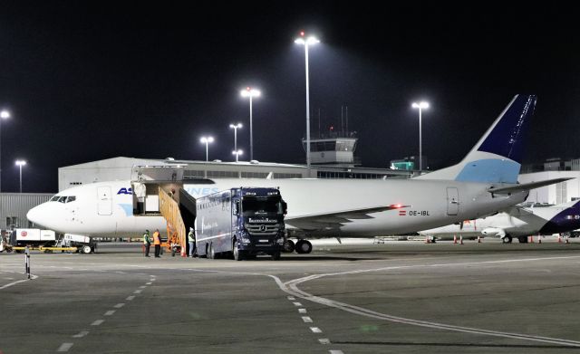 BOEING 737-400 (OE-IBL) - asl airlines b737-490sf oe-ibl being loaded with racehorses for ascot 17/10/20.