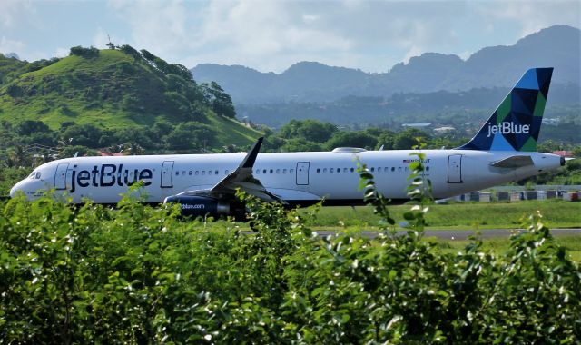 Airbus A321 (N980JT)