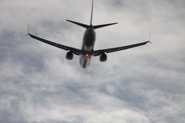 Boeing 737-800 (N69838)
