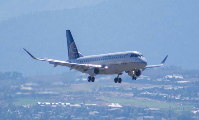 Embraer 175 (N116SY) - UAL5469/SKW5469 SFO-RNO