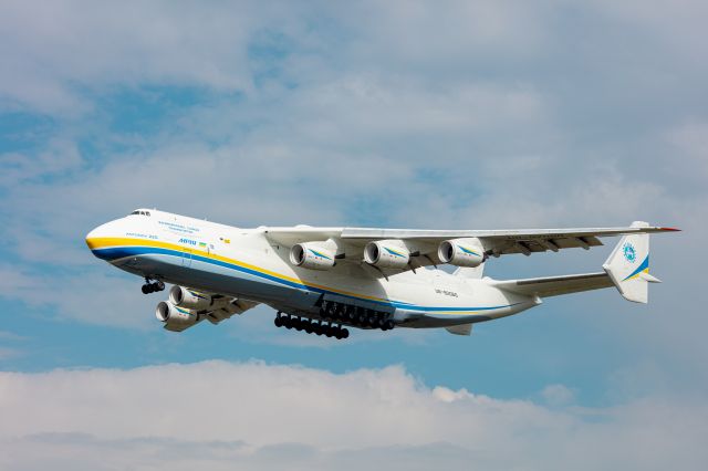 Antonov Antheus (UR-82060)