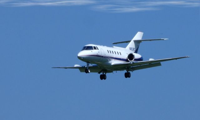 Hawker 800 (N813AC) - On final is this 1987 Raytheon Hawker 800A in the Summer of 2019.