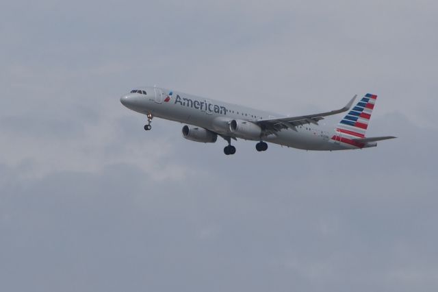 Airbus A320 (N135NN)