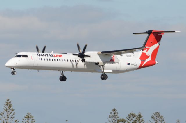 de Havilland Dash 8-400 (VH-QOX) - On short finals for runway 05. Thursday 7th August 2014