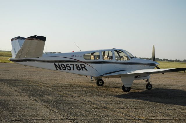 Beechcraft 35 Bonanza (N9578R)