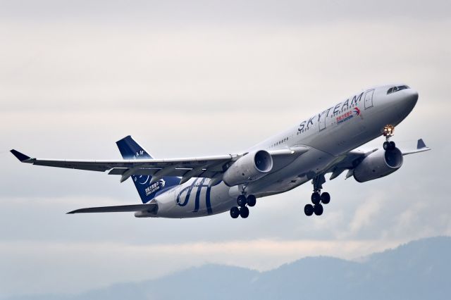 Airbus A330-200 (B-5949)