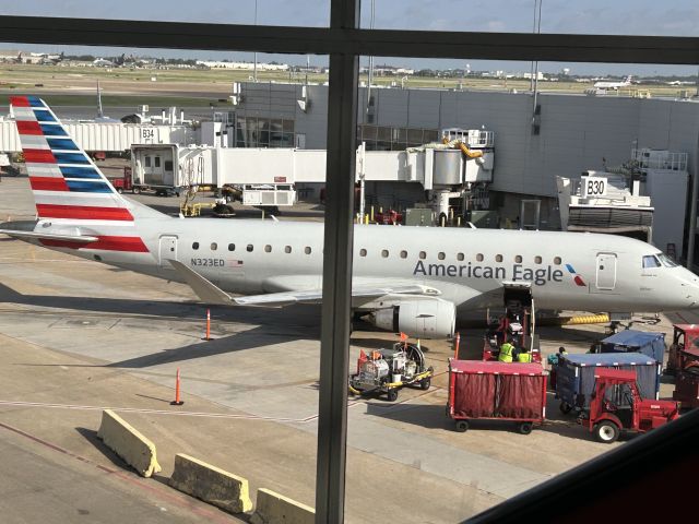 Embraer 170/175 (N323ED)