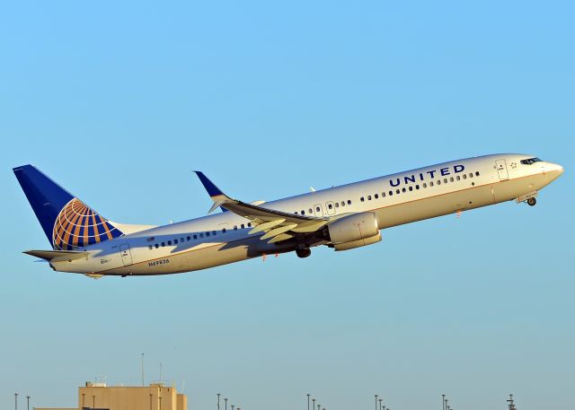 Boeing 737-900 (N69826)