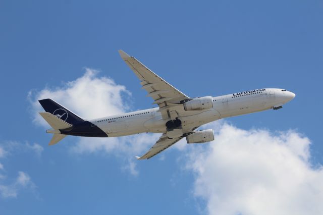 Airbus A330-300 (D-AIKI)