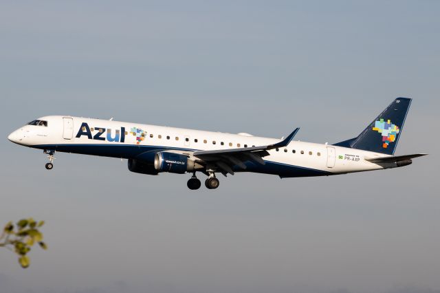 EMBRAER 195 (PR-AXP)
