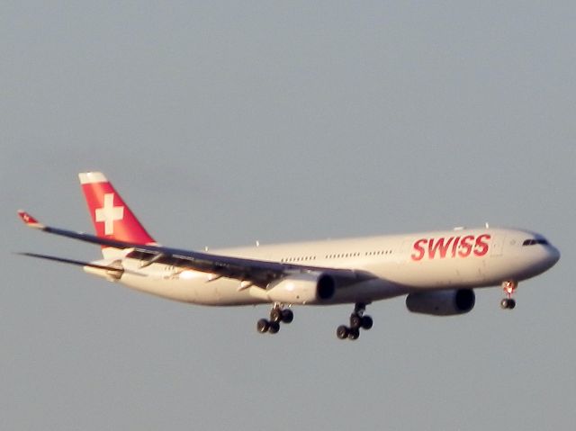 Airbus A330-300 (HB-JHB)