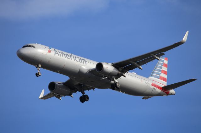 Airbus A321 (N122NN)