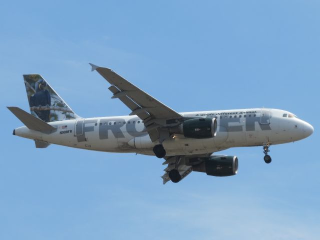 Airbus A319 (N908FR)