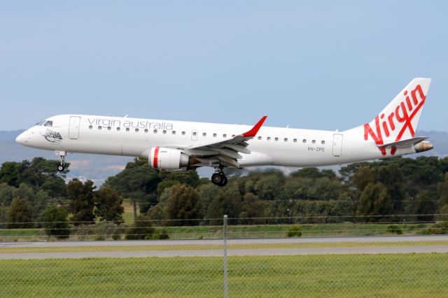 Embraer ERJ-190 (VH-ZPE) - About to put down on runway 05. Thursday, 19 June 2014.