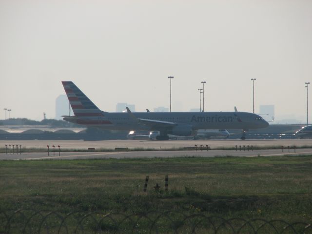 Boeing 757-200 (N185AN) - American Airlines flight 206 with service to Miami, FL