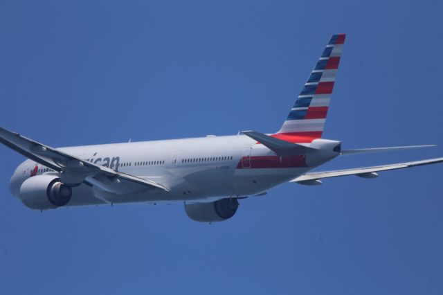 Boeing 777-200 (N750AN)