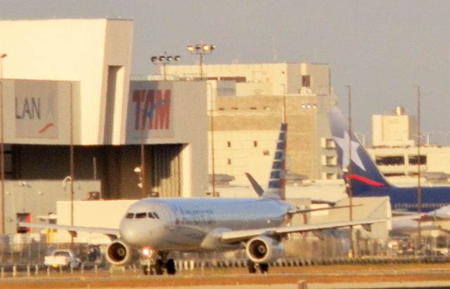 Airbus A321 (N556UW)
