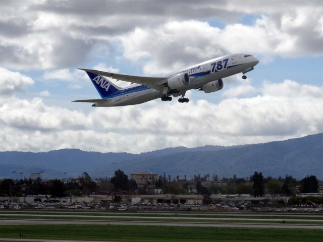 Boeing 787-8 (JA822A) - JA822A taking off from KSJC, Feb 27,2015